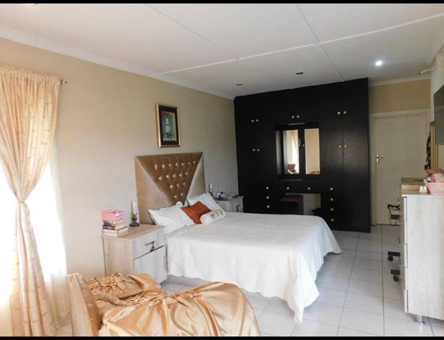 3 BEDROOM HOUSE FOR SALE IN UMHLATUZANA